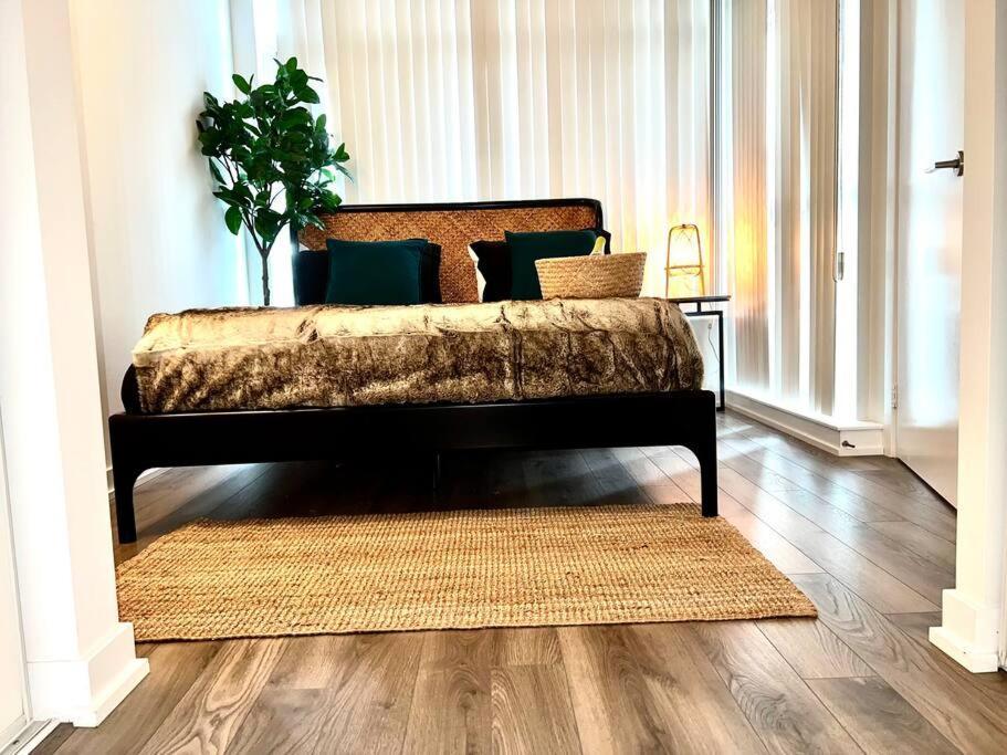 Luxurious Condo In The Center Of Downtown โตรอนโต ภายนอก รูปภาพ