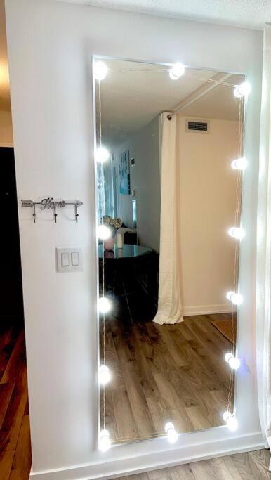 Luxurious Condo In The Center Of Downtown โตรอนโต ภายนอก รูปภาพ