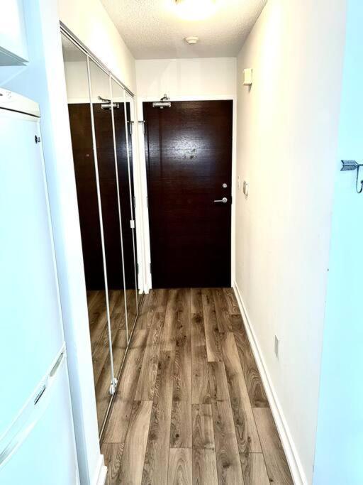 Luxurious Condo In The Center Of Downtown โตรอนโต ภายนอก รูปภาพ